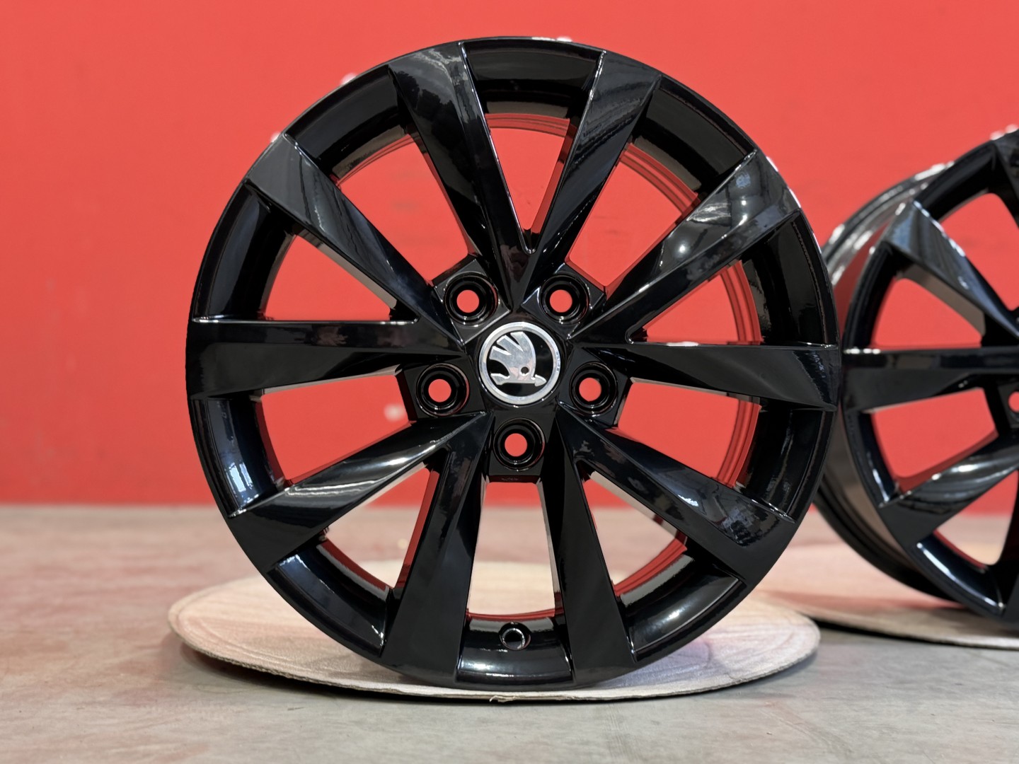 R16 5x112 Original Skoda Octavia 3 - ALCATRAS  6.5J ET46 - 5E0 601 025BJ - Black Custom