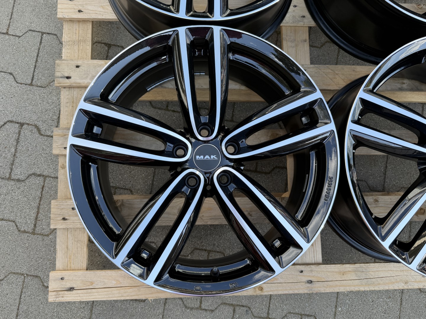 R19 5x112 (66,6) MAK OXFORD 8J ET55 BLACK MIRROR 