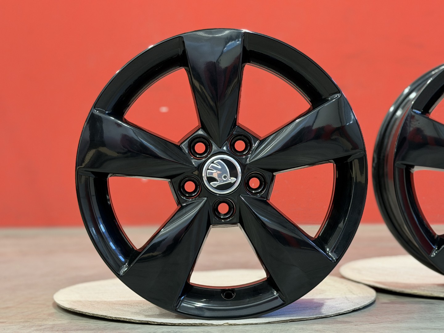 R15 5x100 Original Skoda Fabia , Rapid  CARME 6J ET38  OE 5JA601025- Black Glossy