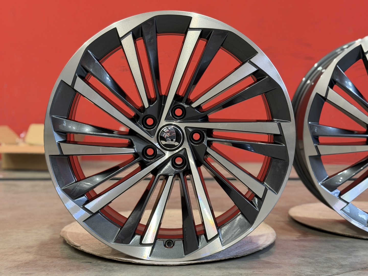 R19 5x112 Original Skoda SuperB 8J ET44 OE 3P0601025  