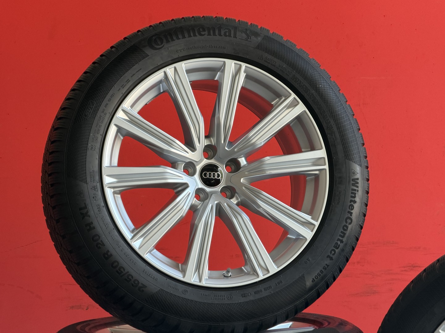 R20 5x112 Original Audi Q8 SQ8  8.5J ET20 OE 4M8601025T + 265/50  Continental WinterContact TS850P AO 111H XL 4x8MM DOT3223 + TPMS 