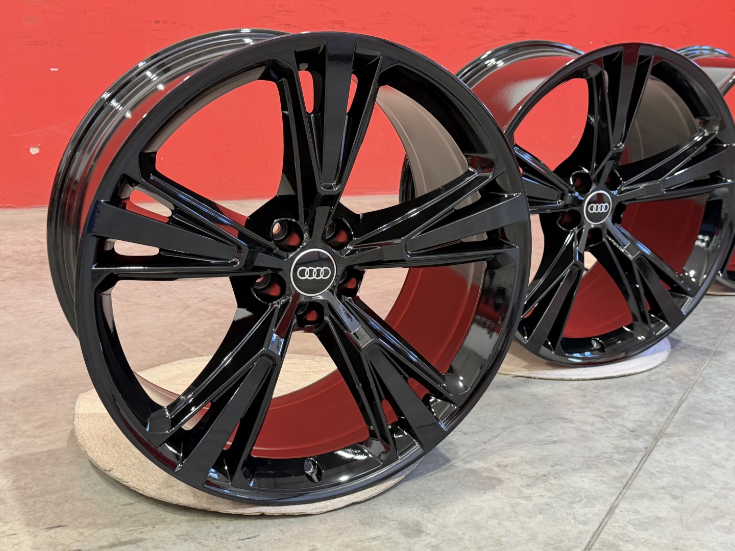 R21 5x112 Original Audi Q8 SQ8 OE 4M8601025H 10J ET20 Black Glossy