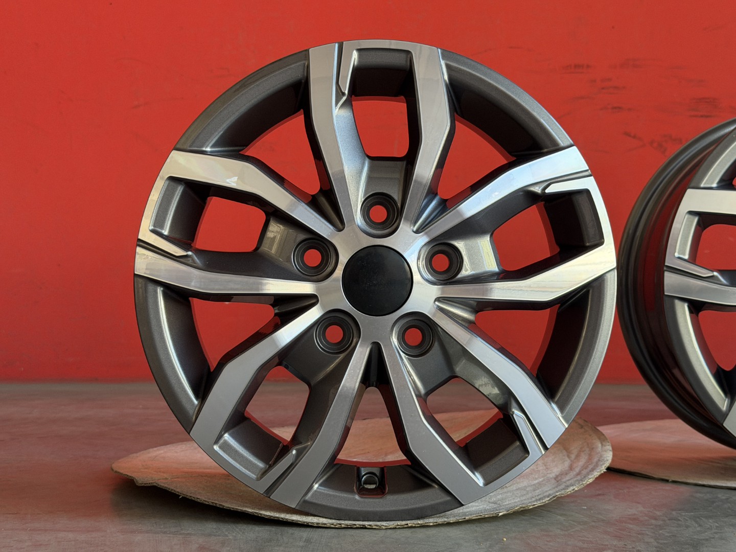 R15 5x118 (71,1) AGT 15275-2271 6J ET68 TITAN DIAMOND - 1150 KG! 