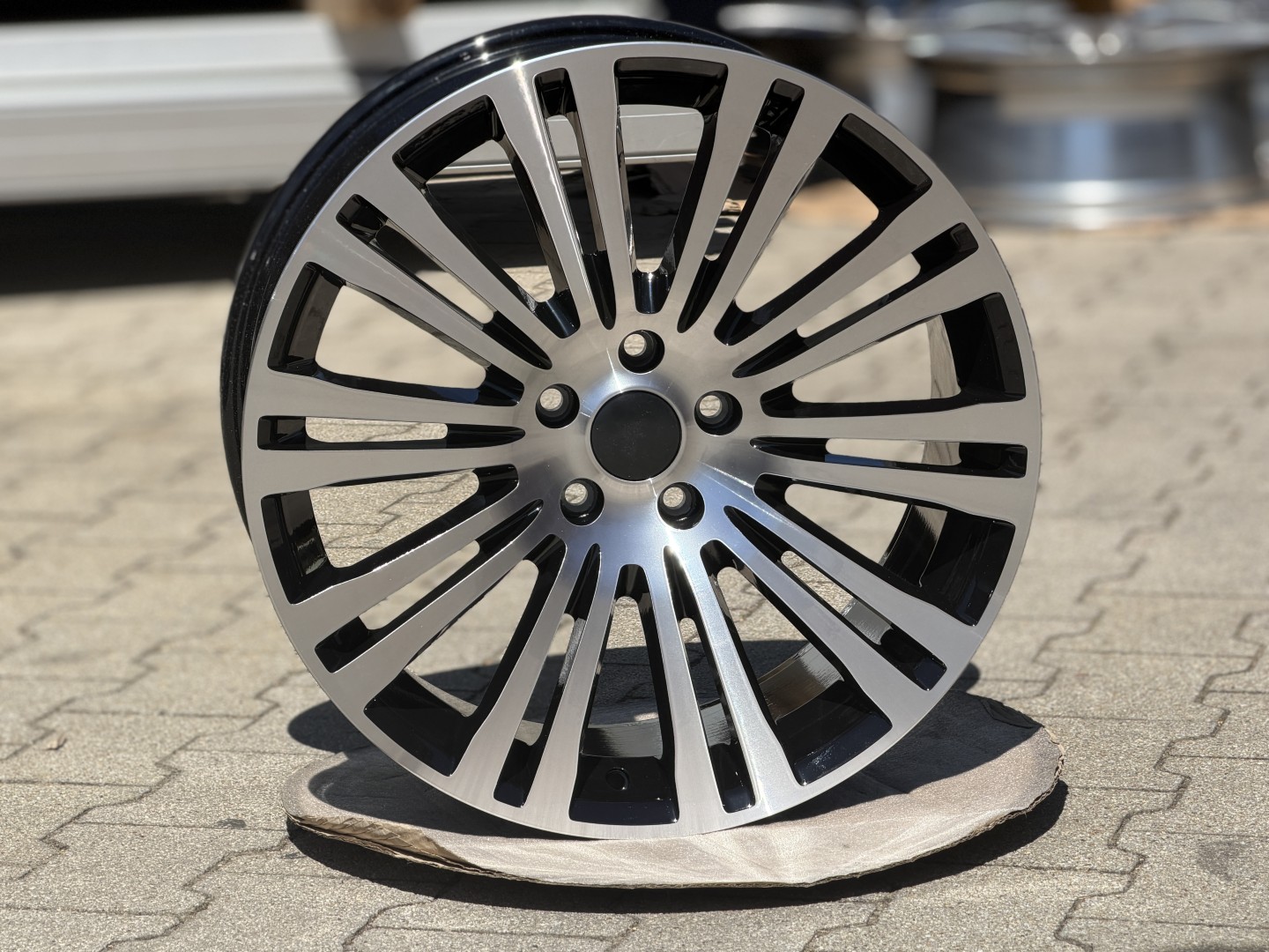 R19 5x112 (66,6) AGT 19073-1021 8.5J ET35 GLOSS BLACK DIAMOND 