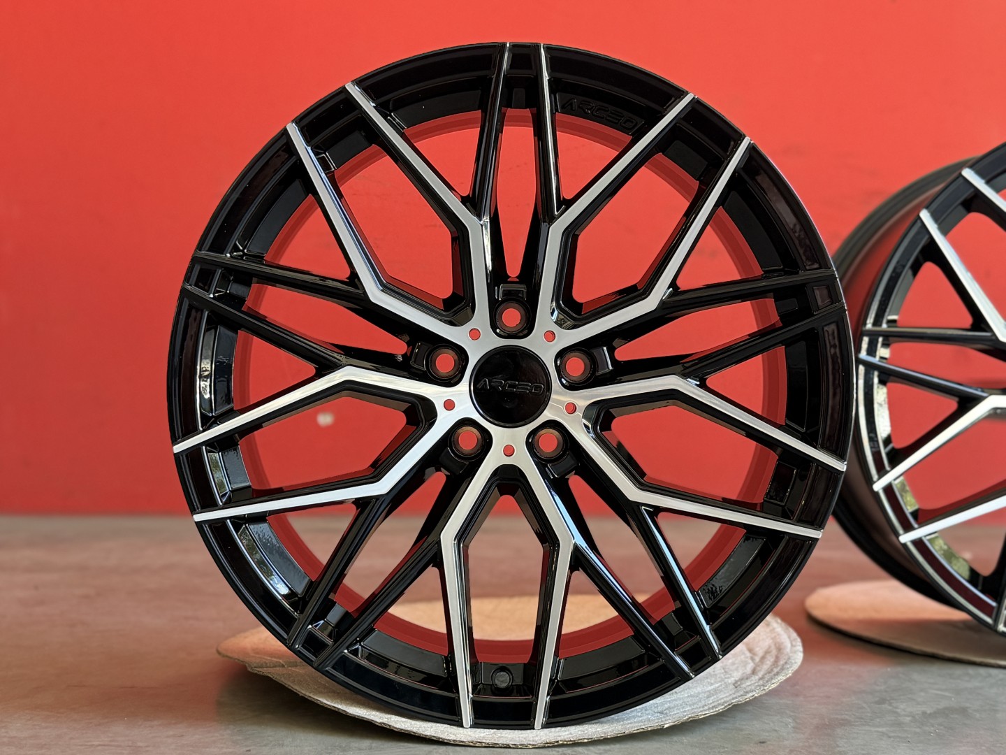 R19 5x112 (73,1) ARCEO VALENCIA 8.5J ET35 BLACK DIAMOND 