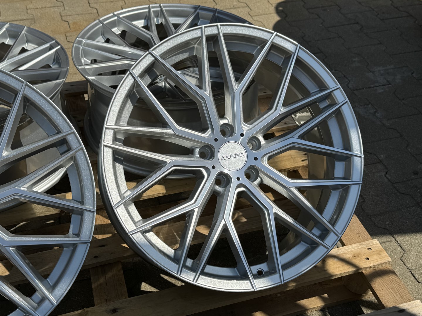R19 5x114,3 (73,1) ARCEO VALENCIA 8.5J ET35 SILVER  DIAMOND