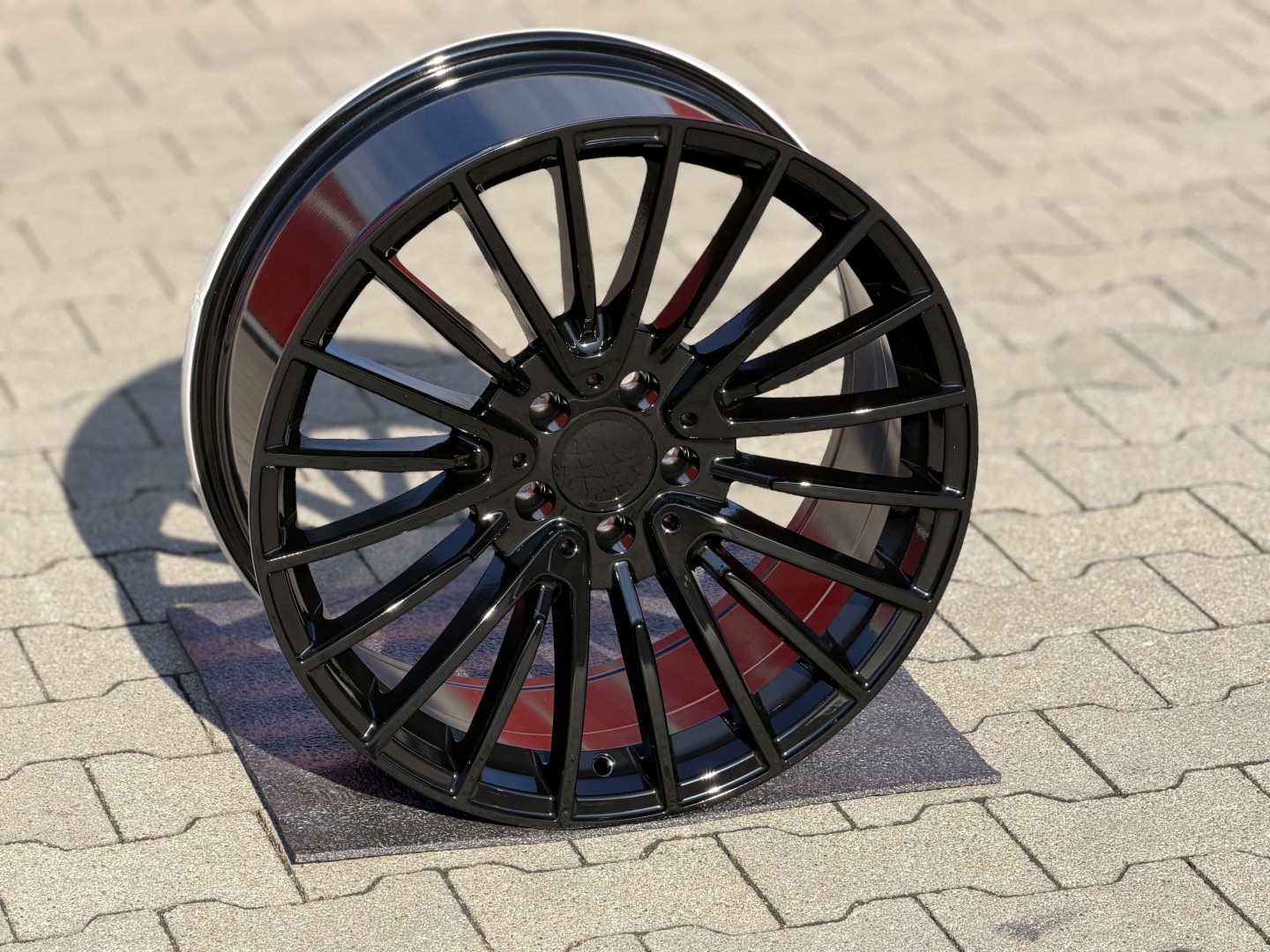 R19 5x112 (66,6) Carbonado Inex BG 8.5J ET35 