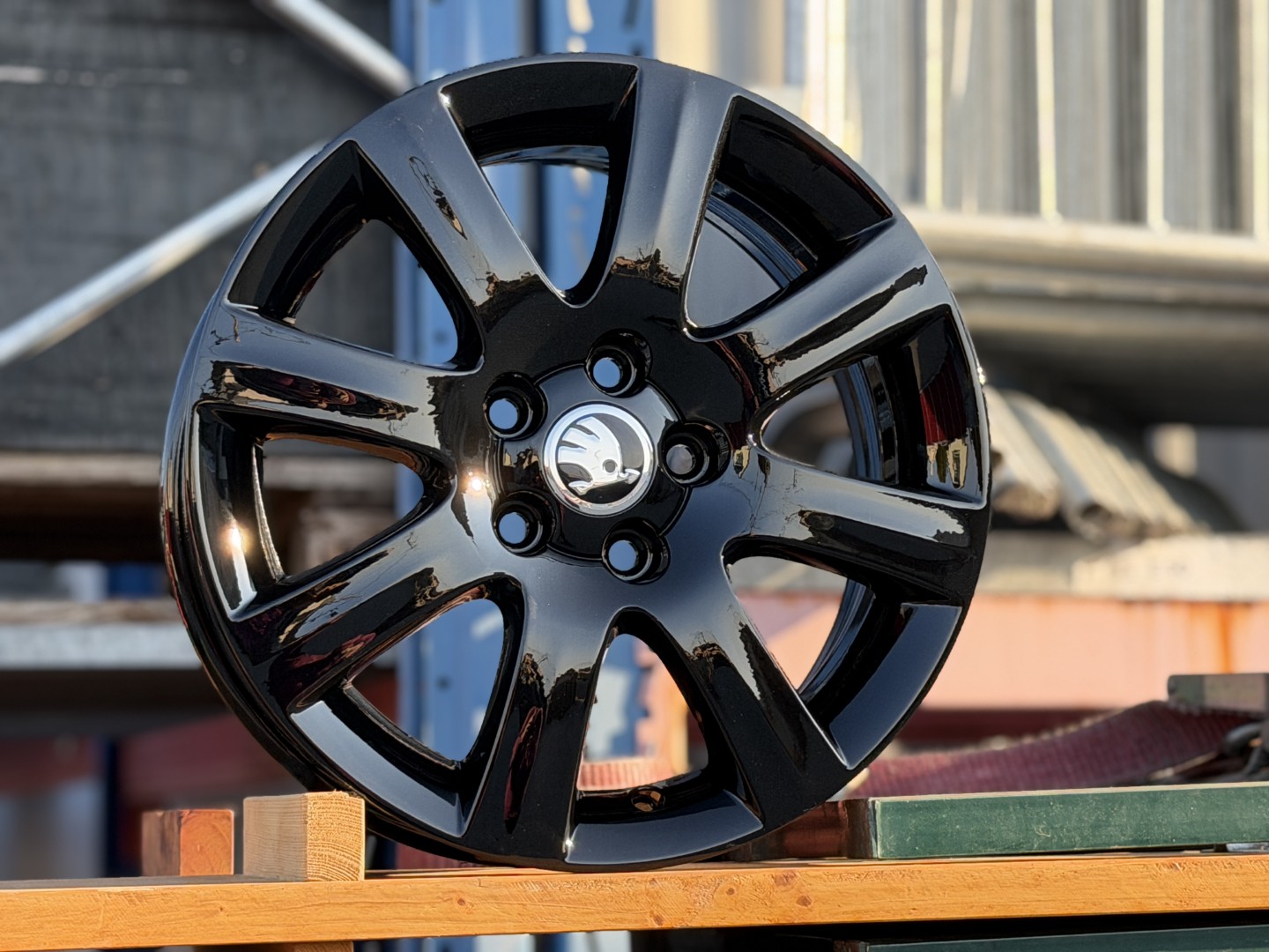 R15 5x100 Original Skoda Fabia 6J ET43 OE 5J0601025C  Black Glossy 