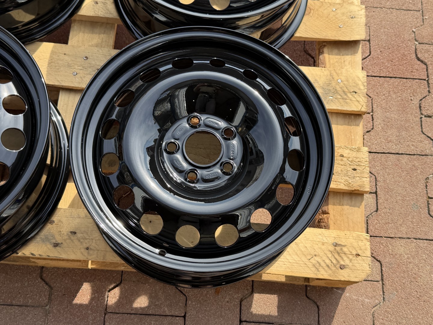 R16 5x108 Original Ford TRANSIT TURNEO CONNECT  6.5J ET50 DT11-1100 Black Glossy